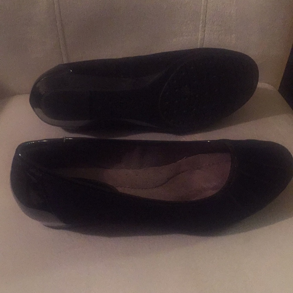 Suede low wedges, brand new